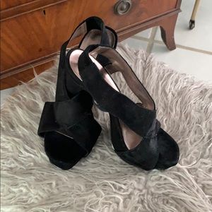 ☀️ Nine West Black Suede Platform Sandals